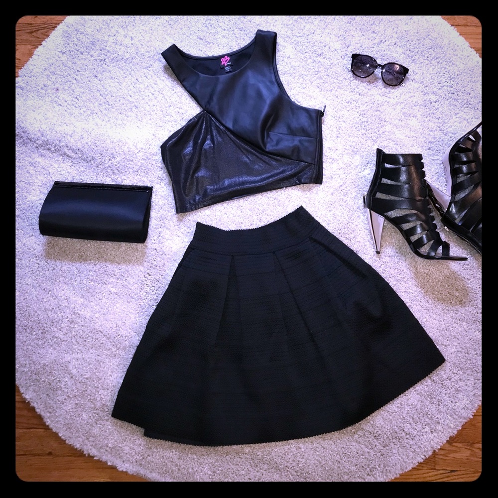 Black express skirt